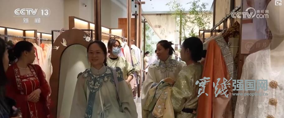 盛夏文旅“热”起来：山水消暑 非遗添彩 文旅融合新场景点燃消费激情