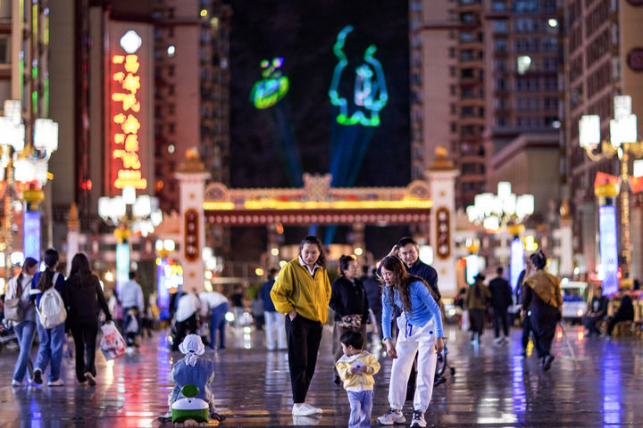 西藏昌都：以红色为主基调的古城