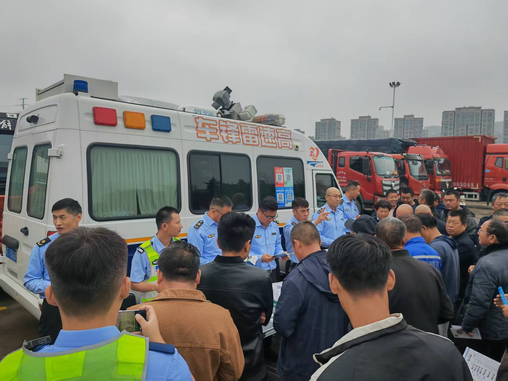 联合宣传进园区 筑牢“拒超”安全防线