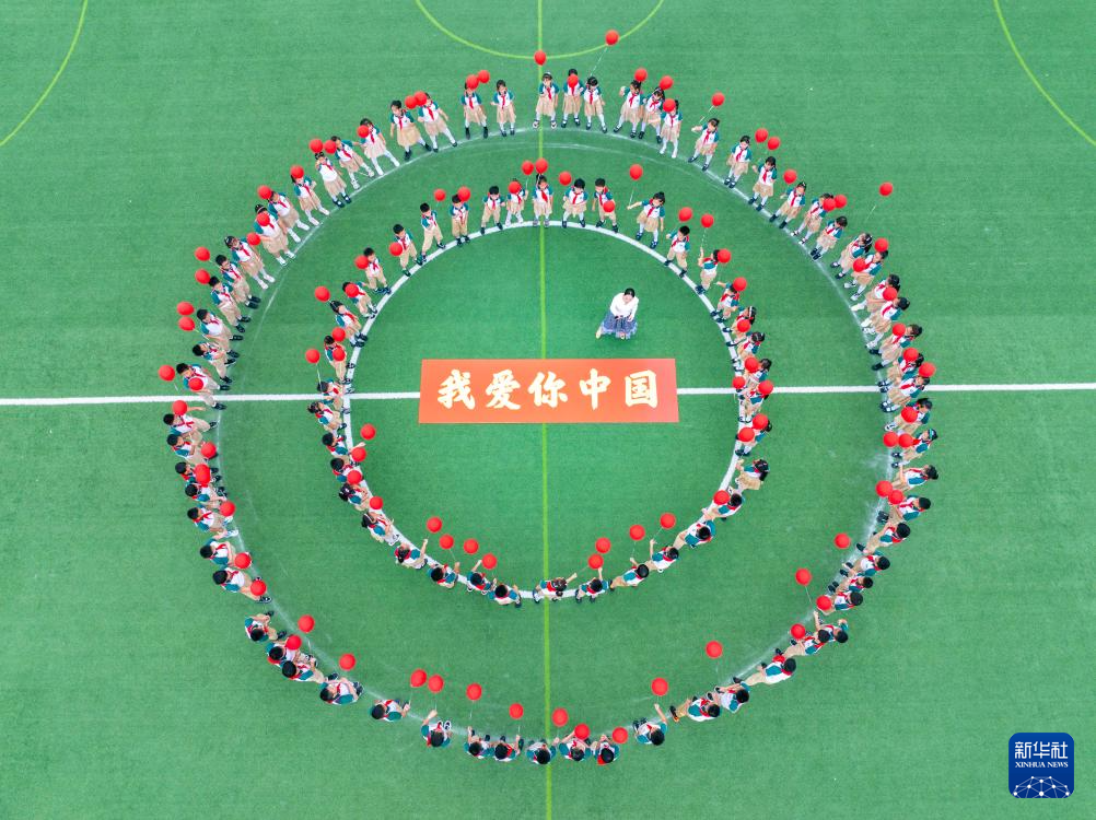 各地喜迎“双节”