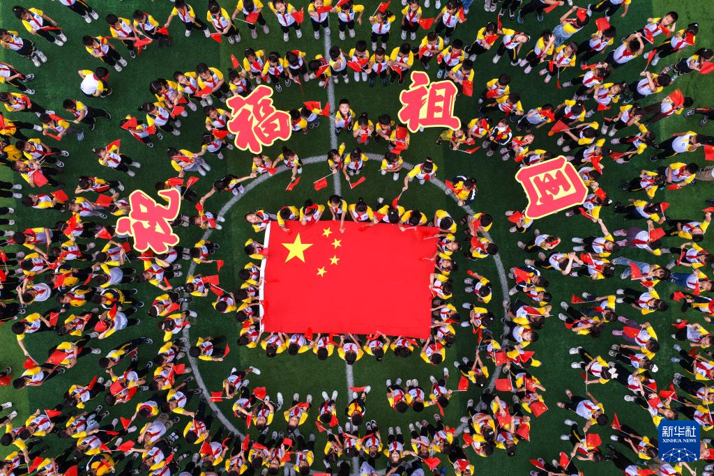 各地喜迎“双节”