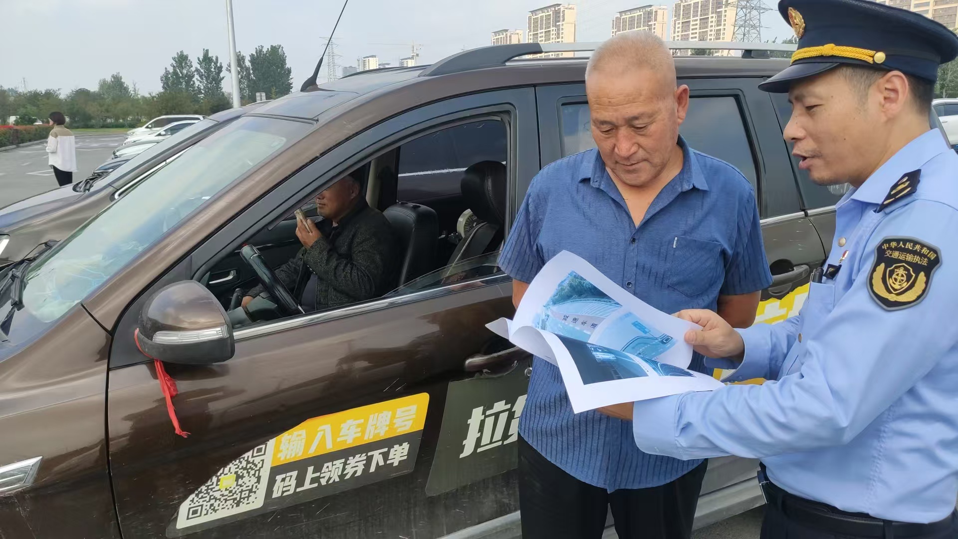 坚守岗位 为祖国华诞护航 ——连徐“高速雷锋车”服务队的别样庆生