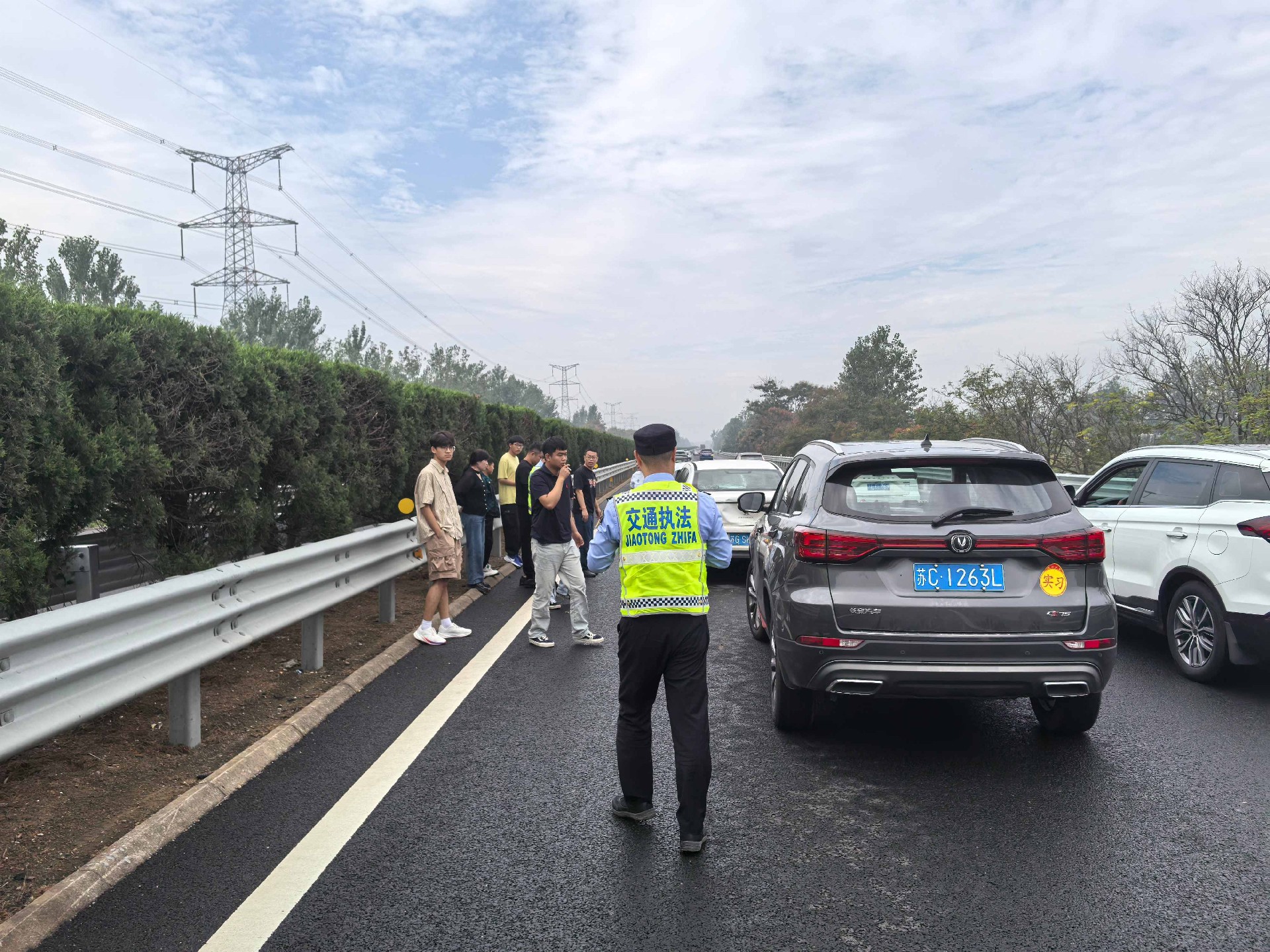 安全至上 连徐支队第二大队快处高速3车 追尾事故