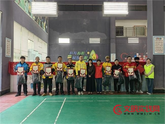 情暖重阳 爱在社区——柳园社区高龄空巢老人集体生日会温情落幕 微信图片_20251027235322_105_669.jpg