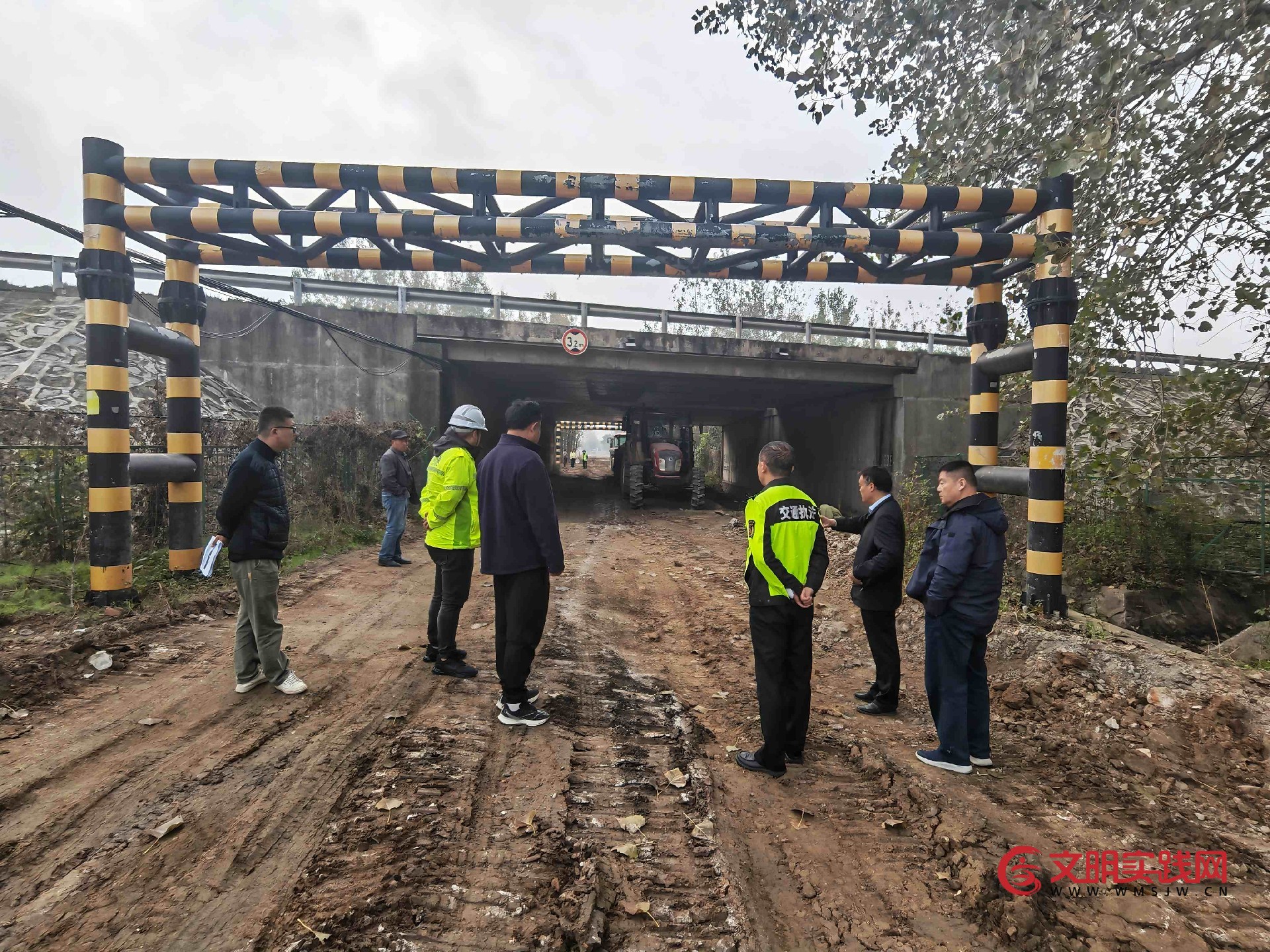 破难题、提效能！ 连徐二大队 “两带两促” 做实交通执法