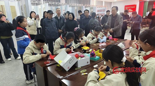 山西绛县举办第十届中小学书法美术作品展