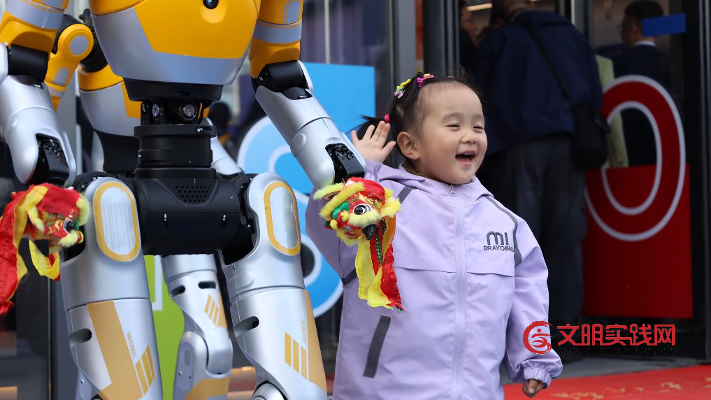 畅想人机共生新图景 全国首家人形机器人7S店探访记
