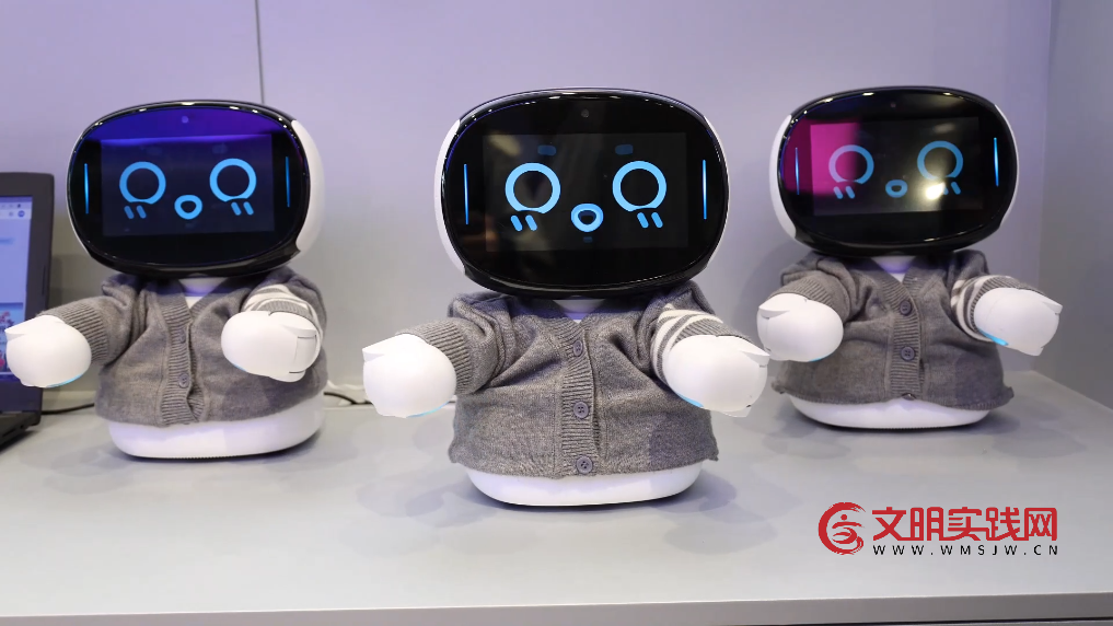 畅想人机共生新图景 全国首家人形机器人7S店探访记