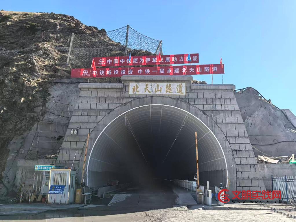 穿越北天山 横跨伊犁河——探访精伊高速建设现场