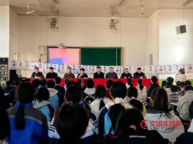 绛县在南樊镇初中举办“全体师生参与布展、别开生面学英雄”画展 微信图片_20251114144035_199_15.jpg