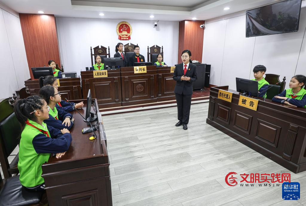 各地开展普法宣传 迎接国家宪法日