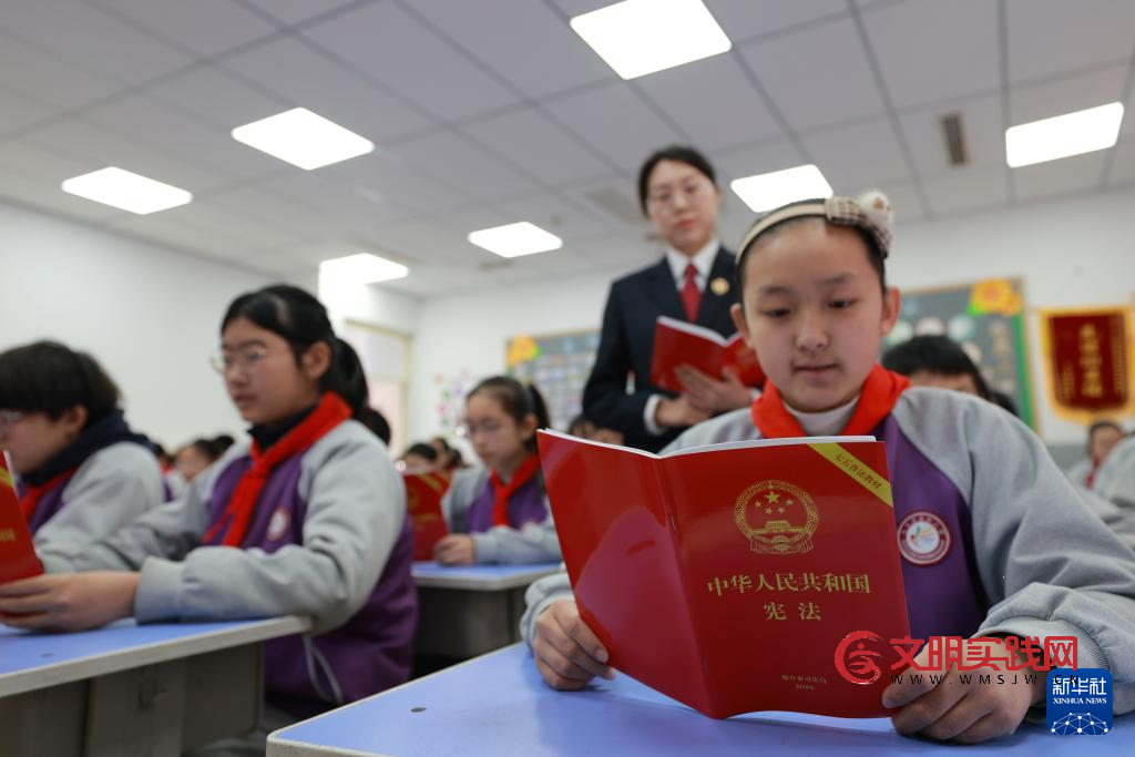 各地开展普法宣传 迎接国家宪法日