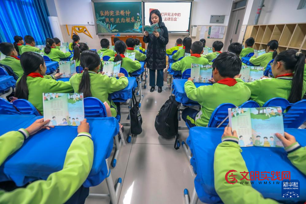 各地开展普法宣传 迎接国家宪法日