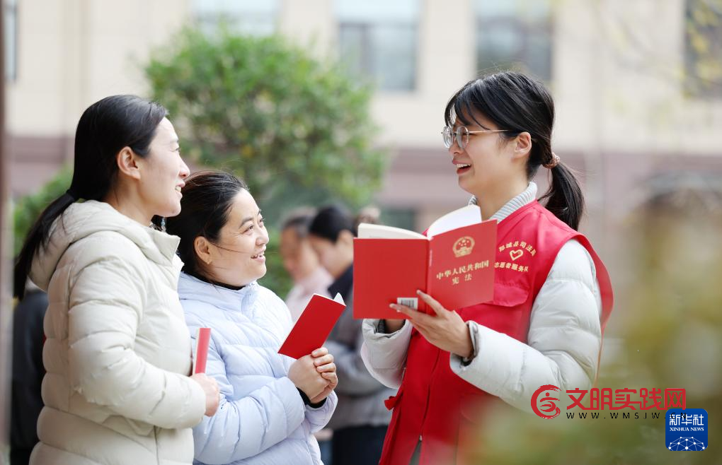 各地开展普法宣传 迎接国家宪法日