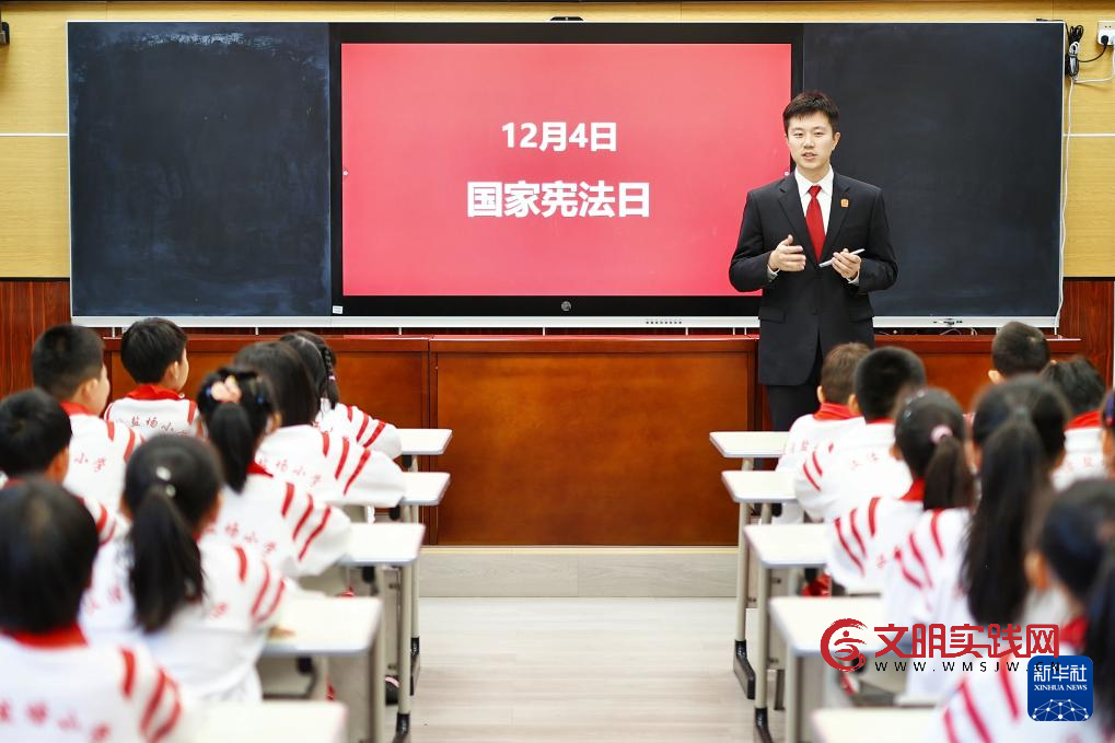 各地开展普法宣传 迎接国家宪法日