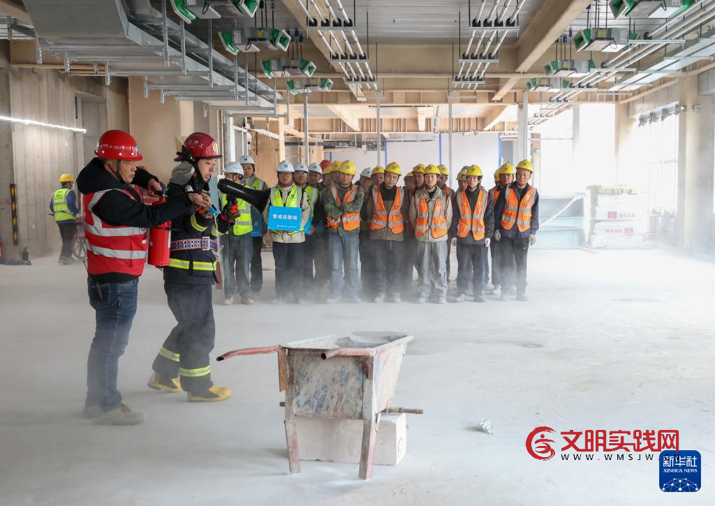 上海开展高层建筑灭火救援实战演练