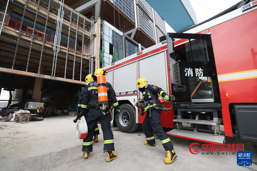上海开展高层建筑灭火救援实战演练