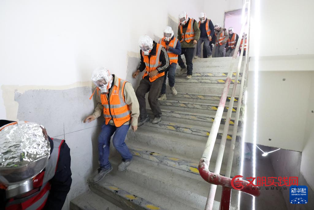 上海开展高层建筑灭火救援实战演练