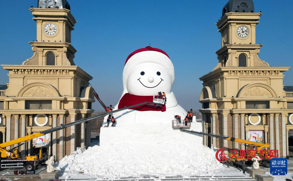 “哈尔滨”网红大雪人“露脸”啦