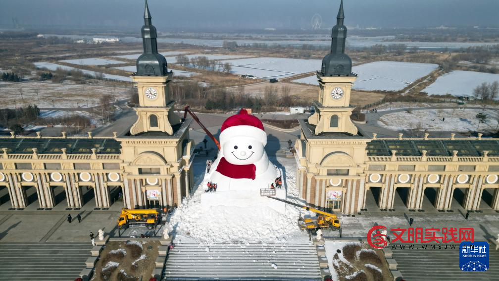 “哈尔滨”网红大雪人“露脸”啦