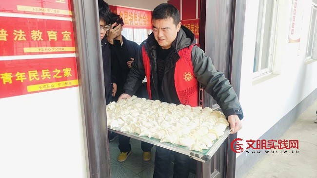 冬至团圆宴 敬老情意长