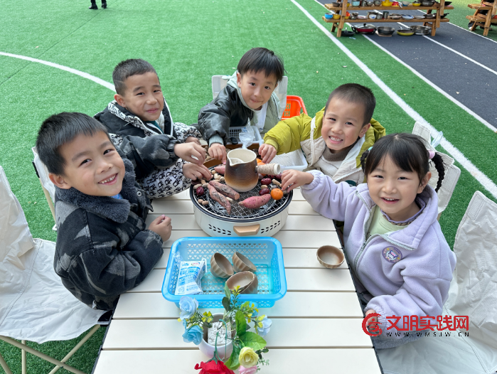 童趣暖冬 茶韵飘香 ——赣州市瑞金市红井幼儿园开展萌娃围炉煮茶体验活动 image.png