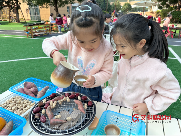 童趣暖冬 茶韵飘香 ——赣州市瑞金市红井幼儿园开展萌娃围炉煮茶体验活动 image.png