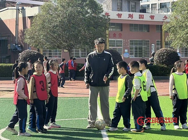 篮、足、乒三球擂鼓 临澧县一完小“德乐杯”完美谢幕 微信图片_20260114163929_62_12.jpg