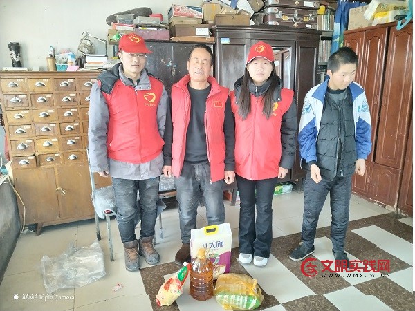 爱心送温暖   寒冬别样情