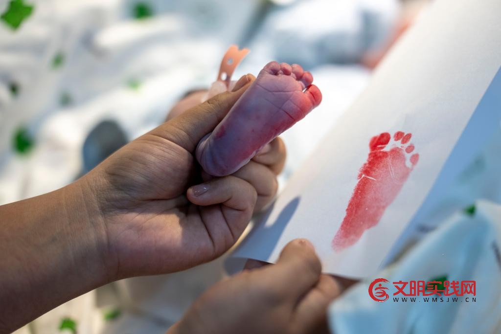 新华鲜报丨暖心！全国实现生育津贴直达个人