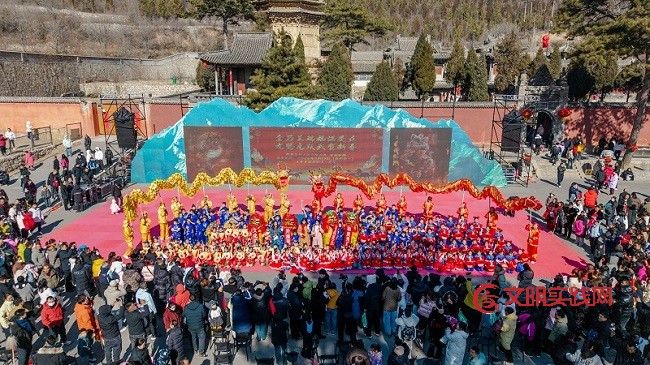 金马呈瑞福满灵丘 武魂神韵传向世界——大同灵丘觉山寺大年初一龙狮武术大拜年惊艳全球 金马呈瑞福满灵丘 武魂神韵传向世界——大同灵丘觉山寺大年初一龙狮武术大拜年惊艳全球