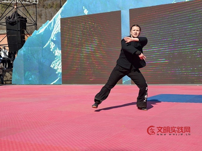 金马呈瑞福满灵丘 武魂神韵传向世界——大同灵丘觉山寺大年初一龙狮武术大拜年惊艳全球 金马呈瑞福满灵丘 武魂神韵传向世界——大同灵丘觉山寺大年初一龙狮武术大拜年惊艳全球