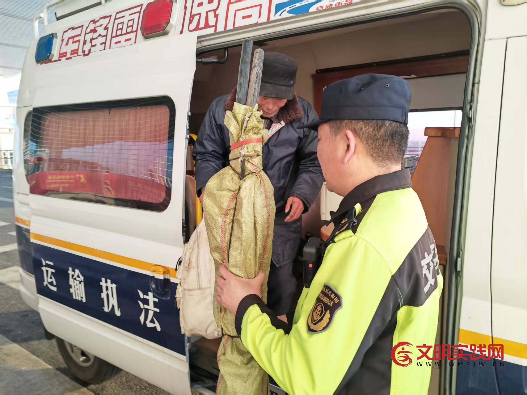 从“被丢落”到“被守护”——江苏交通暖心护航七旬老人回家路 b33a50580eb6518a8cfd92e590ca715a.jpg