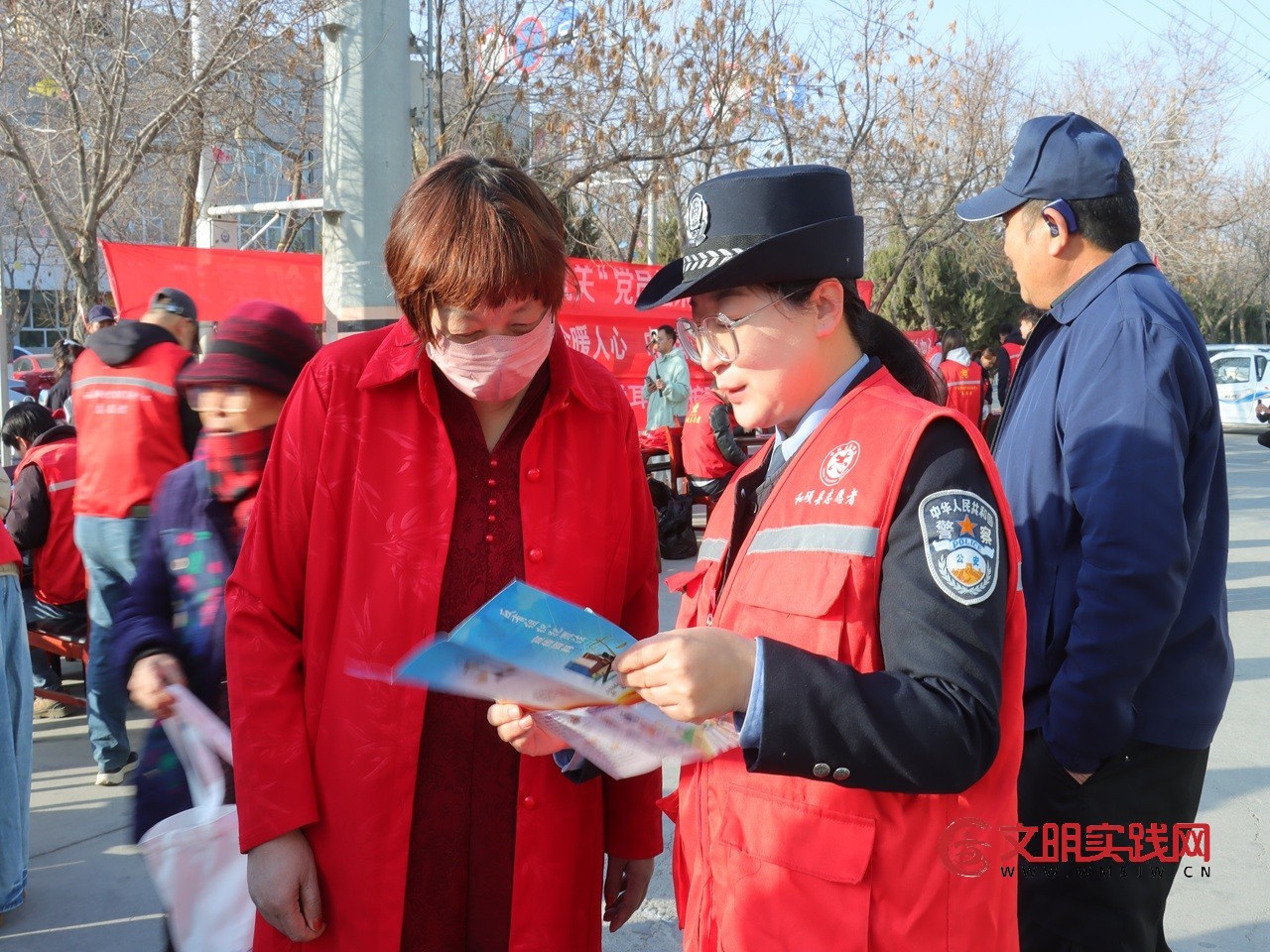 新疆和硕多元化志愿服务绘就警民同心新画卷 5.jpg
