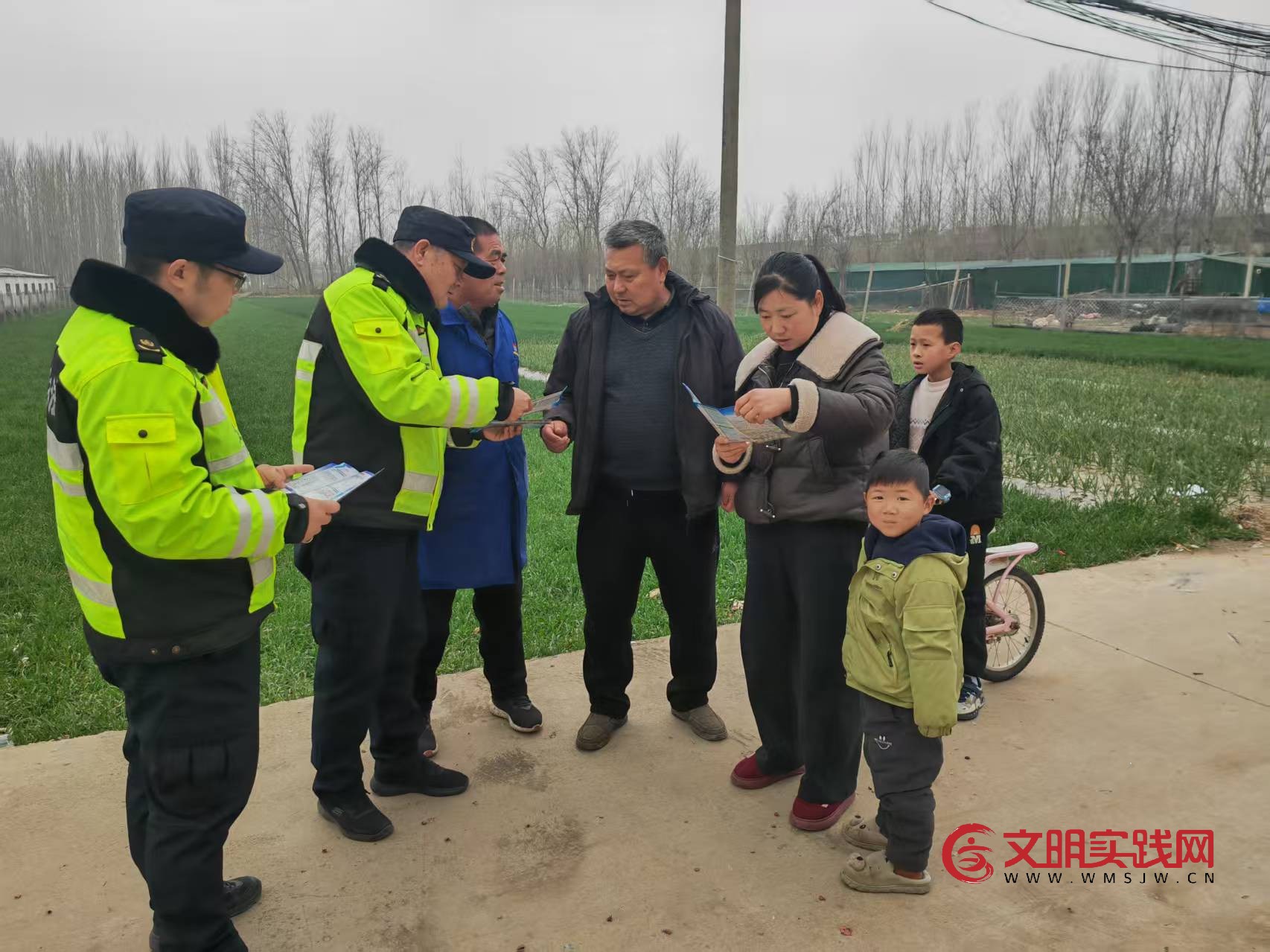 连徐支队“高速雷锋车”进乡村 文明实践架起高质量发展“连心桥”