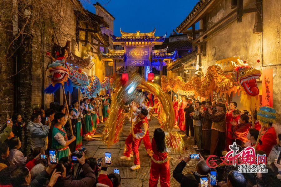 湖南洪江古商城:赤马踏春送龙归 千年商城闹元宵 湖南洪江古商城:赤马踏春送龙归 千年商城闹元宵