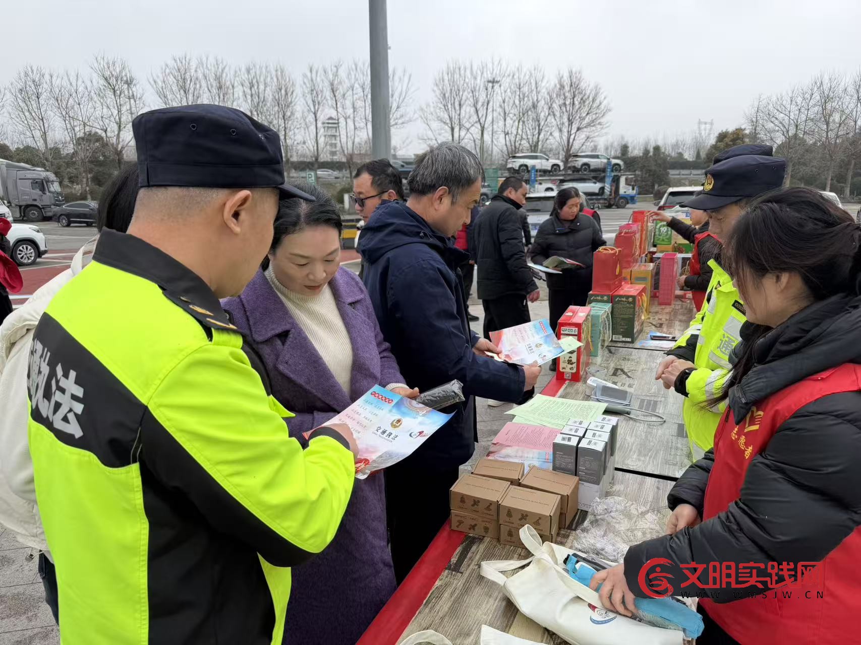 学习雷锋好榜样文明实践勇担当 第二大队联合开展学雷锋志愿服务活动
