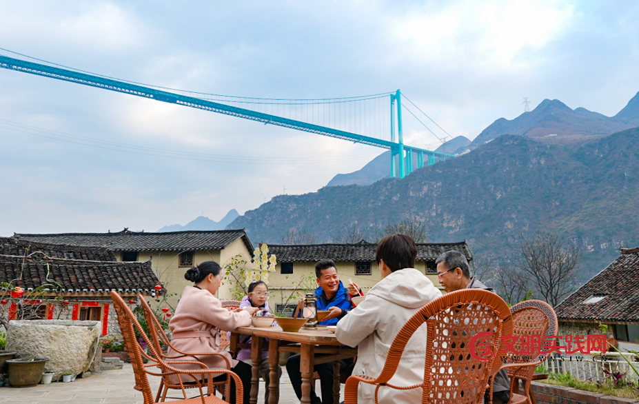 垂直贵州丨空中200米+:云端处,通途生,跨越天堑的钢铁脊梁 垂直贵州丨空中200米+:云端处,通途生,跨越天堑的钢铁脊梁