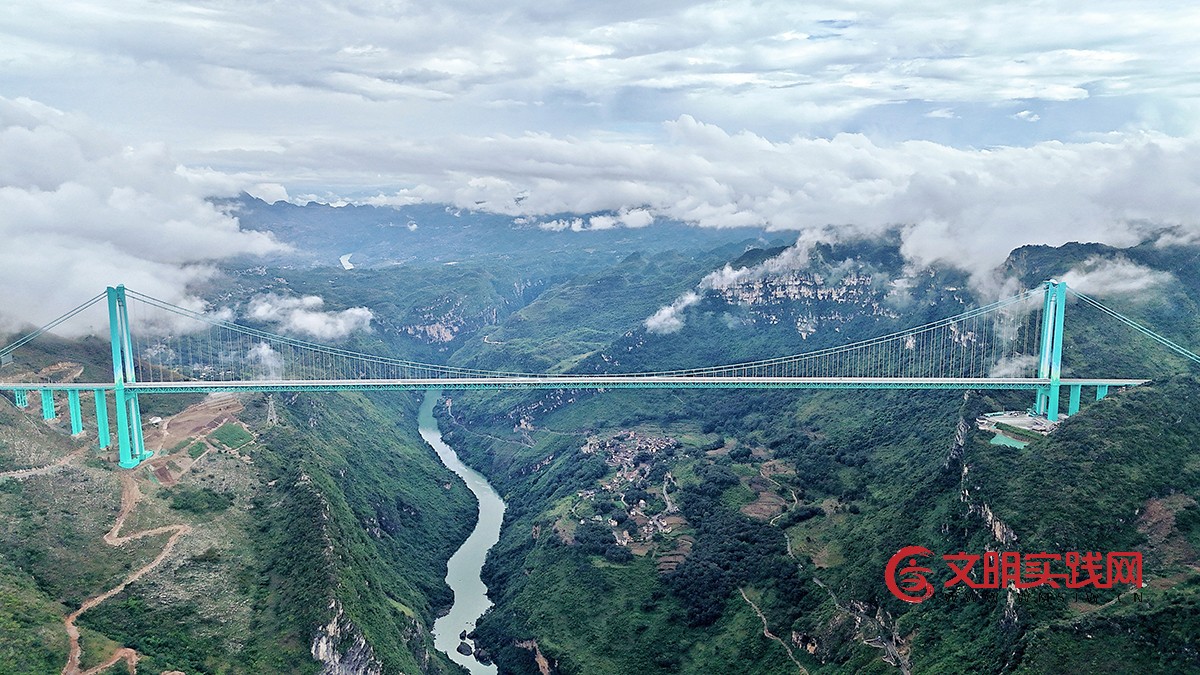 垂直贵州丨空中200米+:云端处,通途生,跨越天堑的钢铁脊梁 垂直贵州丨空中200米+:云端处,通途生,跨越天堑的钢铁脊梁