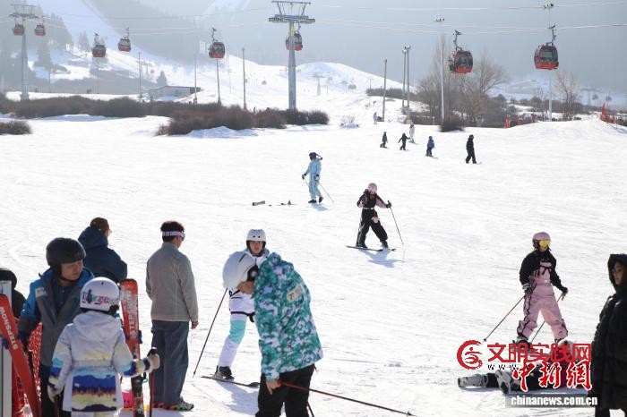 从“泥泞穷村”到“新疆民宿第一村”：村支书李桂琴的乡村振兴答卷