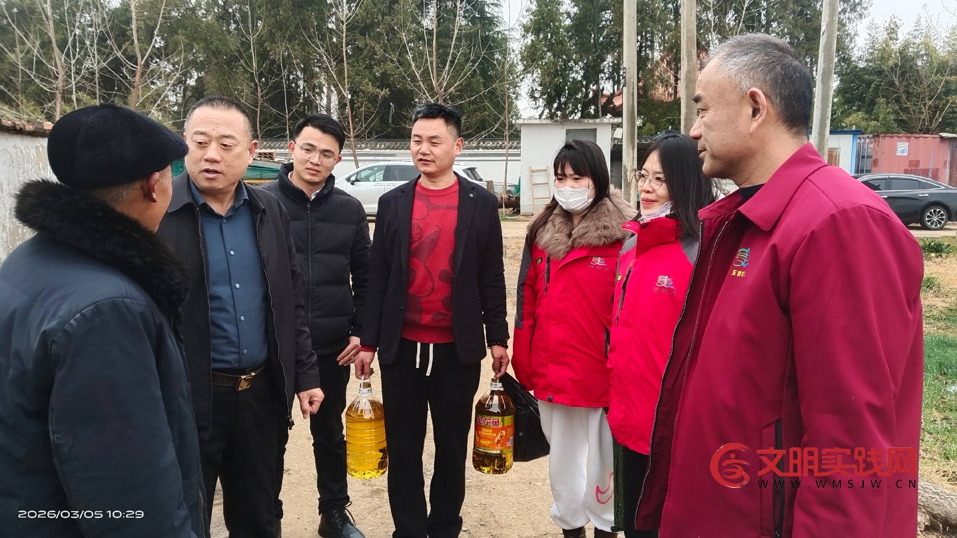 邳州新苏社区龙城天下社区工作室学雷锋志愿者慰问老英雄李彦清