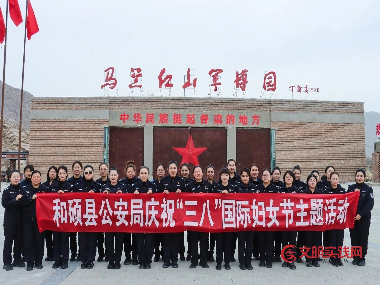 3月6日，和硕县公安局女警们在马兰红山军博园开展“三八”国际妇女节主题活动，传承红色精神，展现巾帼担当。折树艳摄.jpg