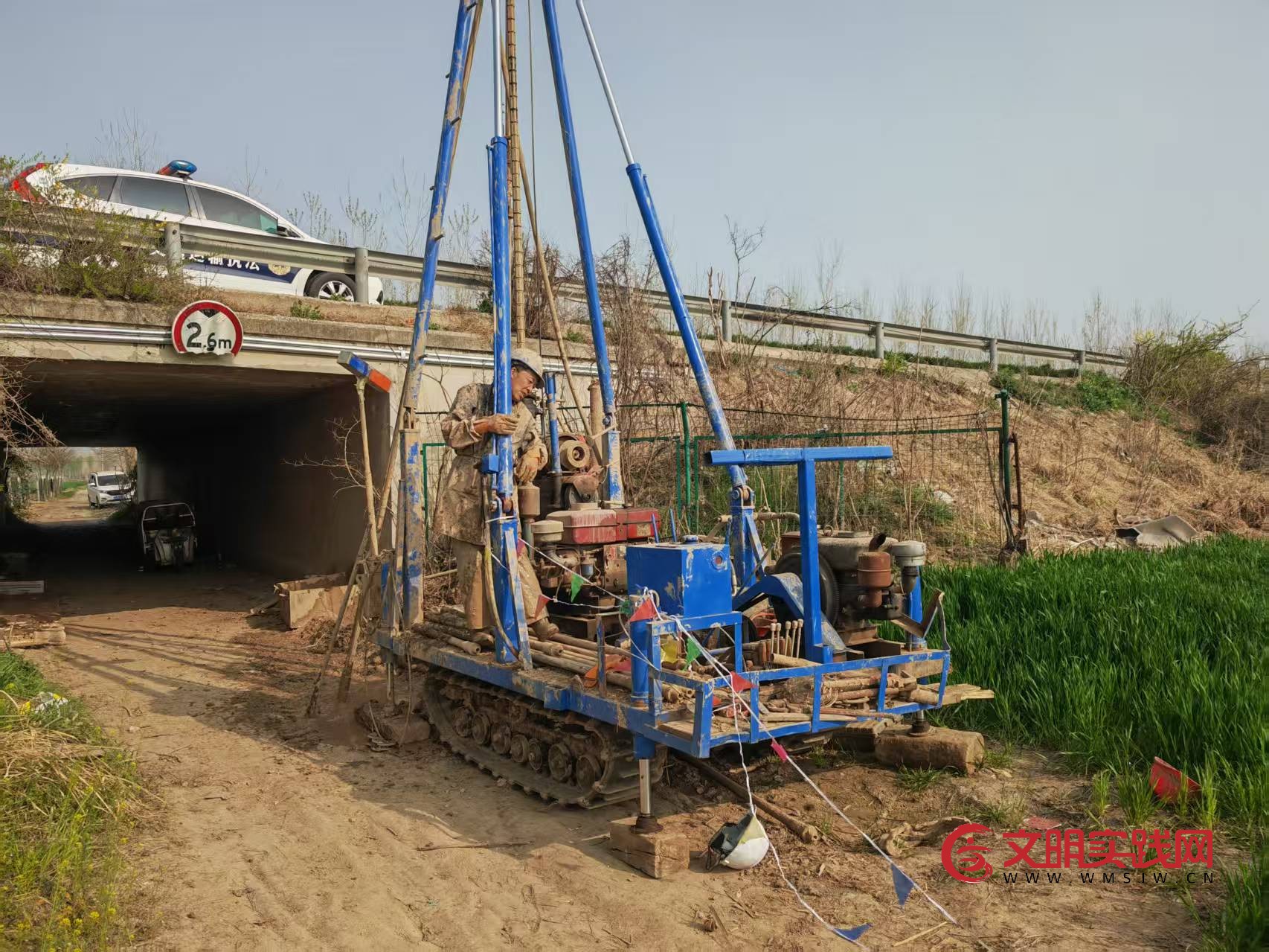 及时制止违规钻探 筑牢高速安全防线