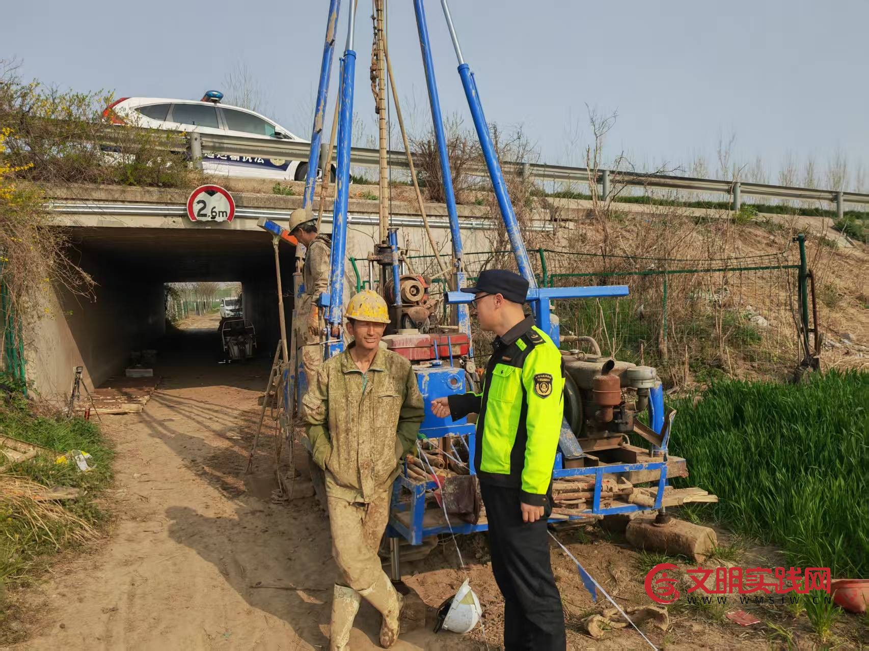 及时制止违规钻探 筑牢高速安全防线