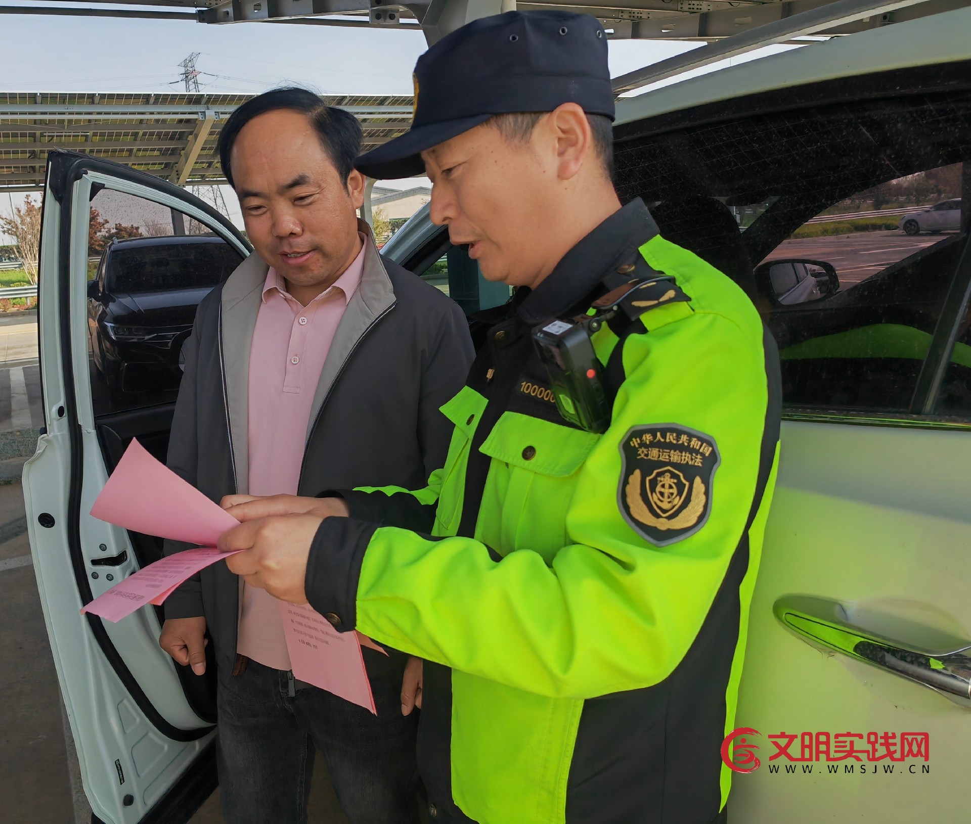 “高速雷锋车”暖心护航 筑牢“清明”出行安全防线