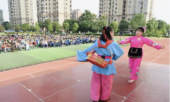 中国传统戏曲校园文旅融合突围:合肥师范学院“好戏登场”学生团队打造“戏韵青春”模式,打破非遗传承断层困境 image.png