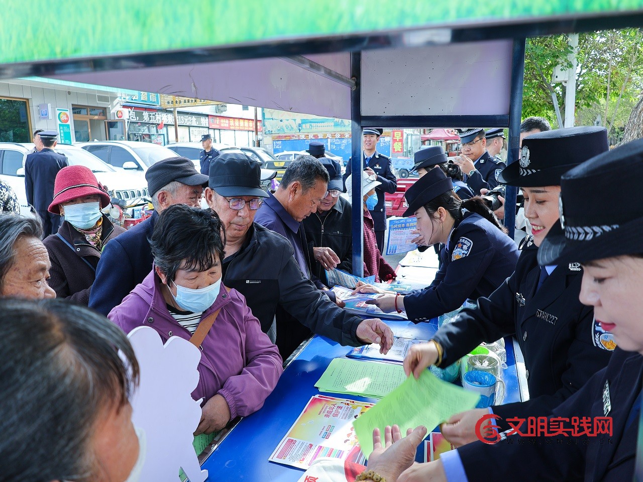 新疆和硕：宪法宣传进市场 法治理念入民心