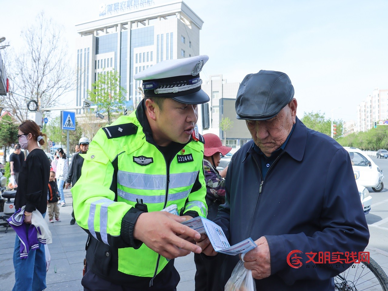 新疆和硕：宪法宣传进市场 法治理念入民心