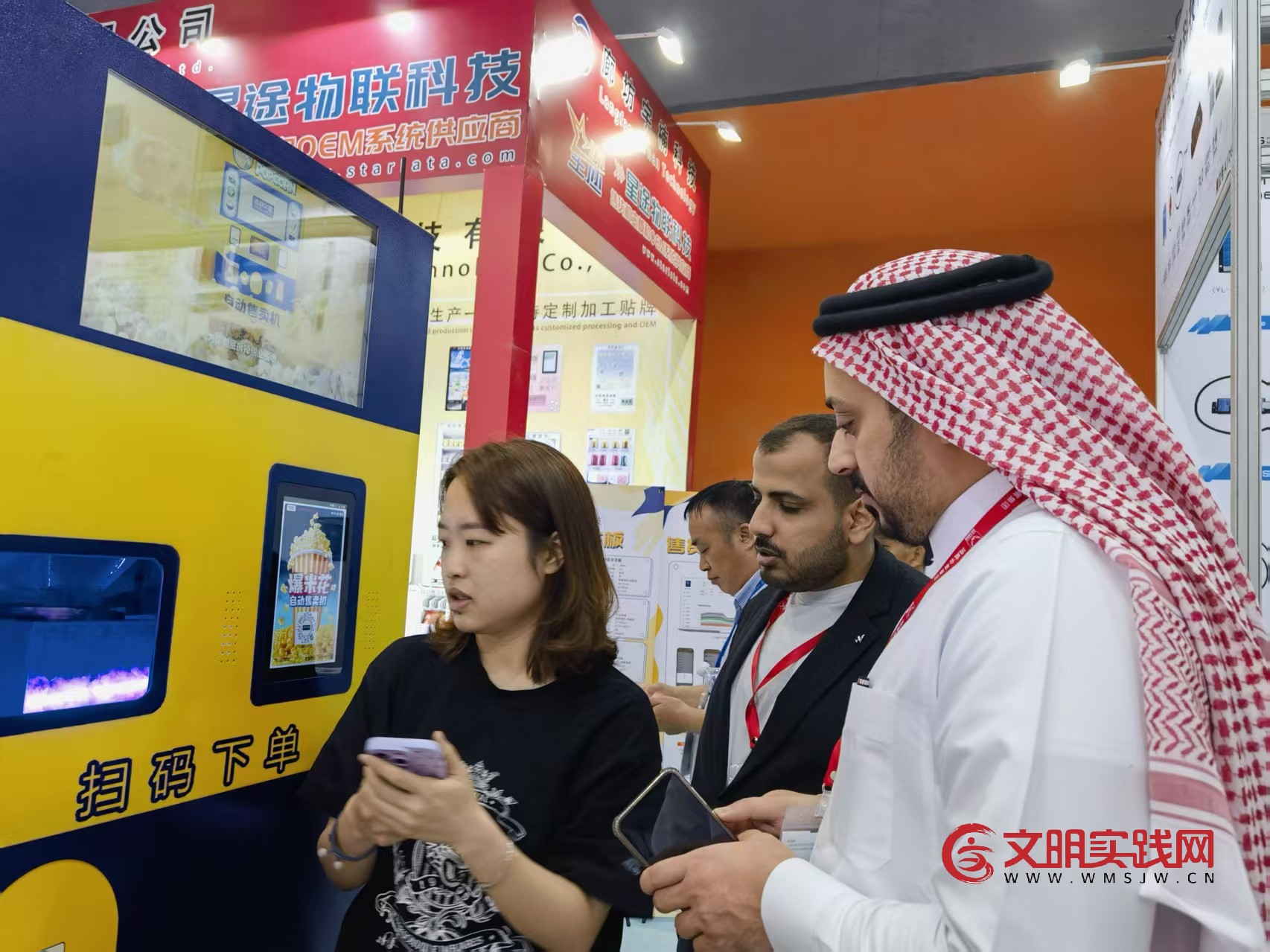 闪耀启幕!湖北吉利食品携「吉利火星智能爆米花售卖机」亮相2026亚洲自助售货展,首日人气爆棚. 1.jpg