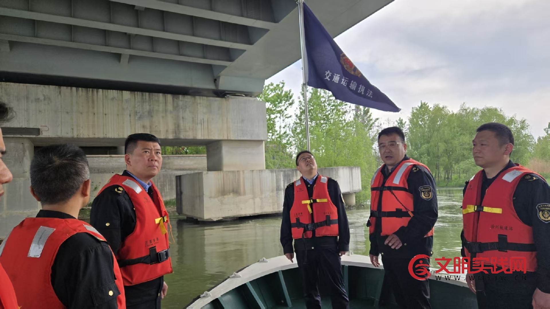 先锋共创聚合力 陆水联动护安澜 ——连徐支队第四大队与徐州航道站联合开展主题党日活动